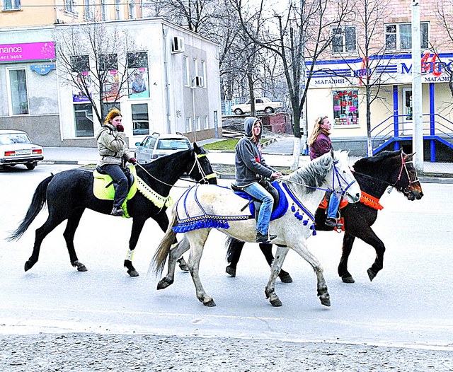 Апрель – заиграй овражки